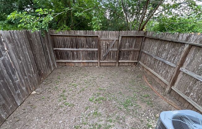 3 beds, 2.5 baths, $1,045, Unit 10718 Mathom Lndg Unit 2