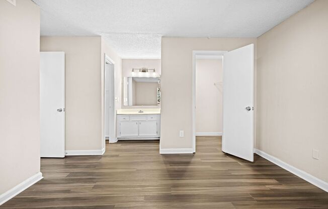 3 beds, 2 baths, 1,300 sqft, $1,399, Unit 118