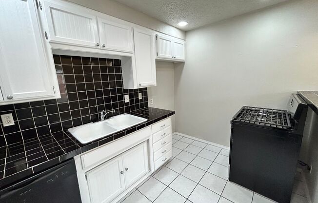 3 beds, 1 bath, $995