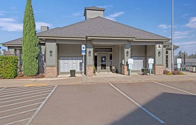 On-Site Leasing Professionals | Apartments in Tualatin OR | River Ridge