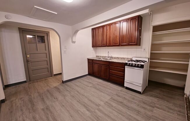 1 bed, 1 bath, 789 sqft, $900