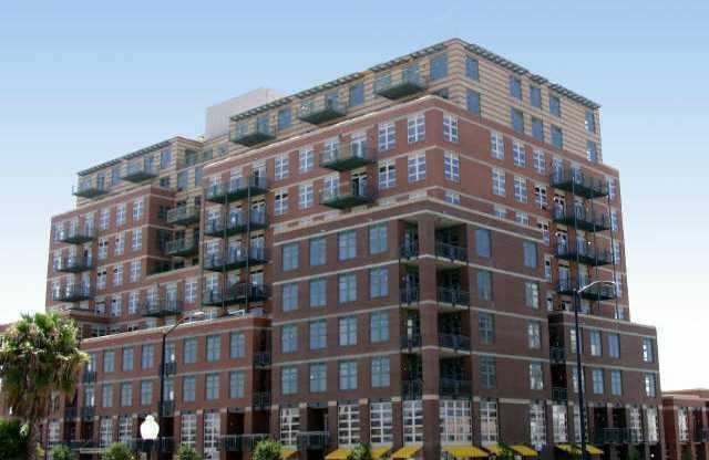 PARKLOFT!! Walk to Petco Park & all that East Village & Gaslamp have to offer!