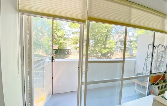3 beds, 1 bath, 868 sqft, $4,359, Unit 207