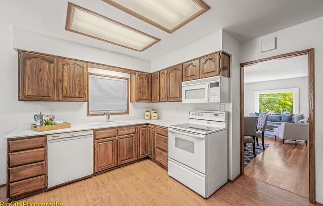 Charming Bungalow in Overlook neighborhood 4 bedroom 2 baths!