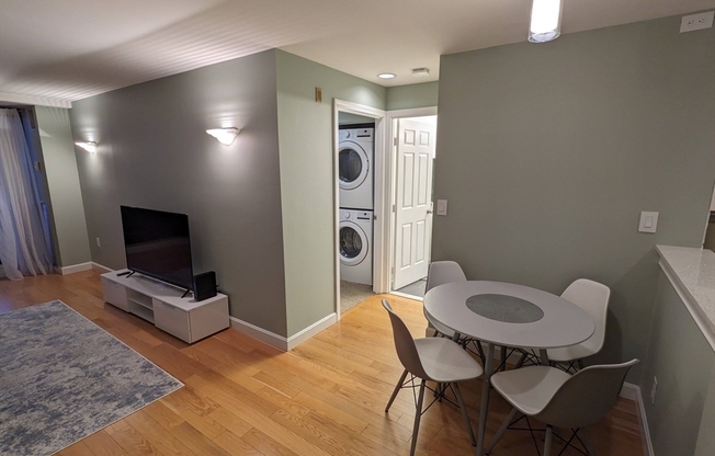 2 beds, 1 bath, 900 sqft, $2,950, Unit FURNISHED