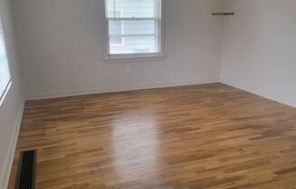 2 beds, 1 bath, $1,600