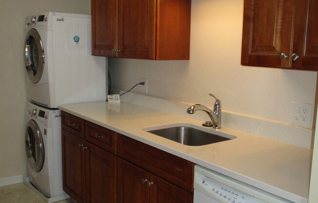 2 beds, 2 baths, $1,850, Unit (Unit G)