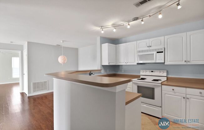 Bright, Freshly Updated 2BR/2BA Condo at The Estate at Westbury – Top Floor Living!