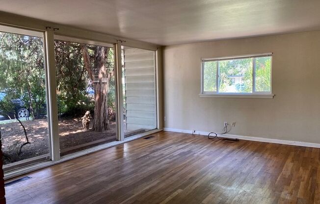 Spacious, Vintage 1950's Ranch-Home