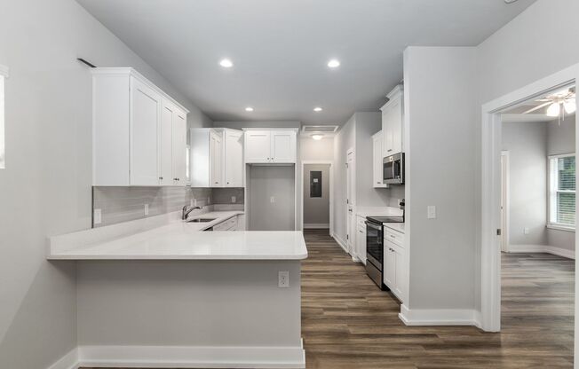 Charming 3-Bed, 2-Bath Home with Fenced Yard – Available 7/13/26!