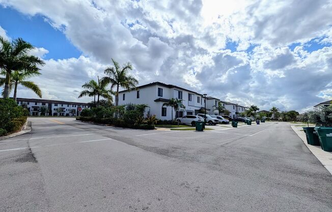Spacious 3 Bedroom / 3.5 Bathroom Townhome for Rent – Miami