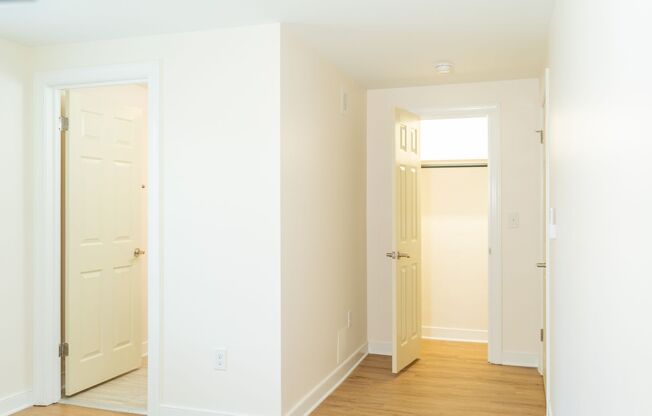 1 bed, 1 bath, $1,300, Unit Apt #C