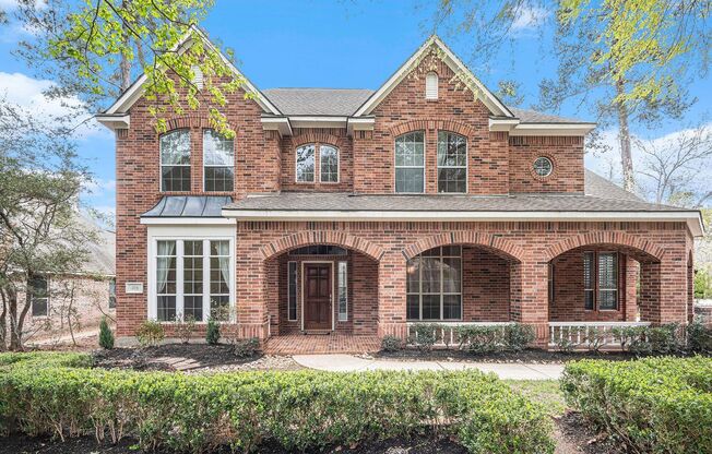 Beautiful 5-Bedroom Rental Home with Pool in The Woodlands