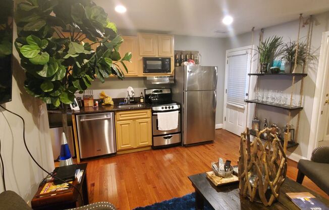 1153 Neal St NE