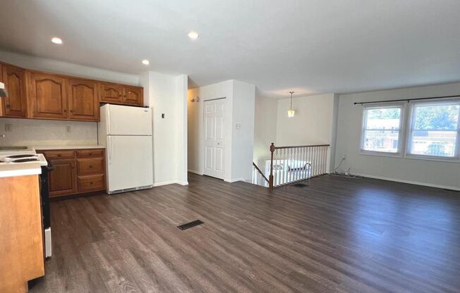 3 beds, 1.5 baths, $2,700