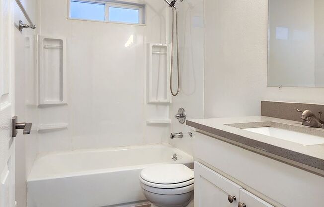 2 beds, 1 bath, 672 sqft, $1,395, Unit 14 / K642