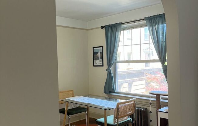 1 bed, 1 bath, 725 sqft, $1,400, Unit Apt. 4H