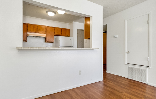 1 bed, 1 bath, 750 sqft, $595, Unit 612