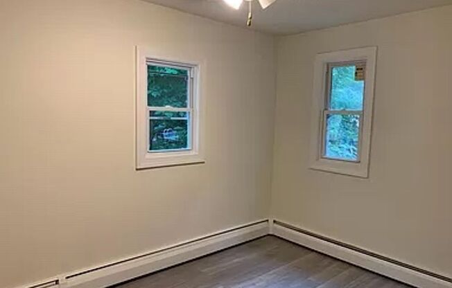 3 beds, 1 bath, $1,900