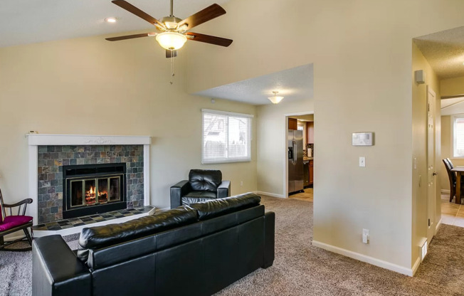 Stunning 3Bed 3Bath W/ Moutain views and upgrades throughout!!