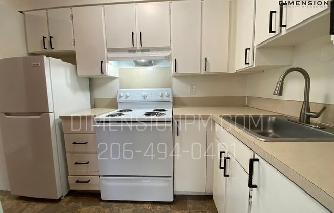 Studio, 1 bath, 563 sqft, $875, Unit Unit 300