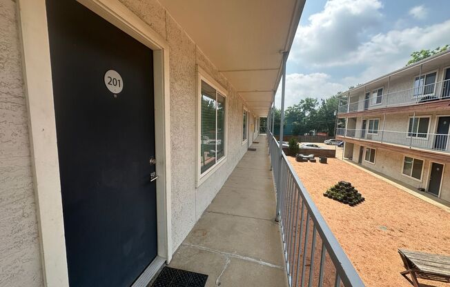 1 bed, 1 bath, 614 sqft, $900