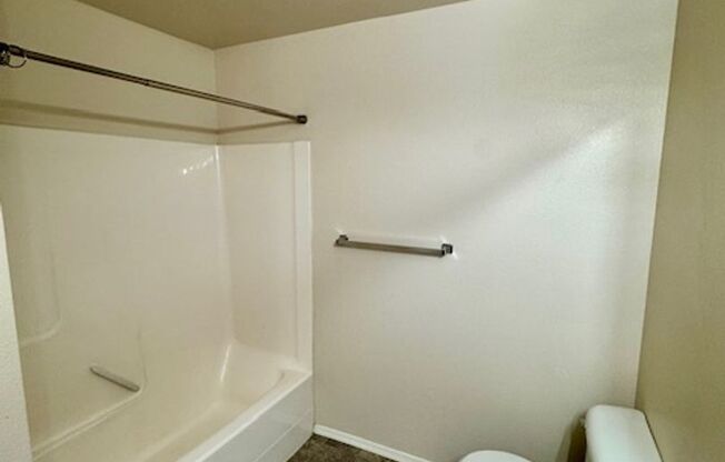 3 beds, 1 bath, $2,000, Unit UNIT D