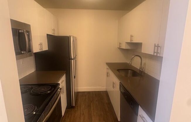 1 bed, 1 bath, 805 sqft, $1,635, Unit A-515