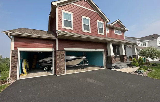 Gorgeous 5 Bedroom, 3.5 Bath Single Family Home w/Sun Deck!