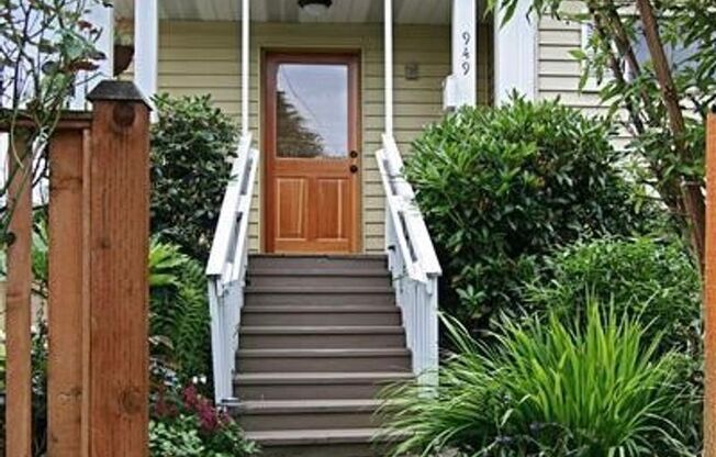 Adorable Green Lake Home for Lease