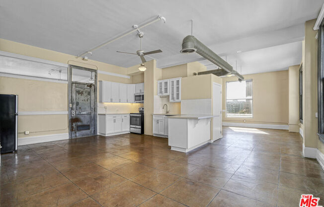 Studio, 1 bath, 750 sqft, $2,500, Unit 309