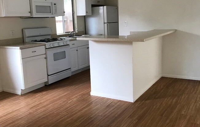 2 beds, 1 bath, $4,000, Unit B