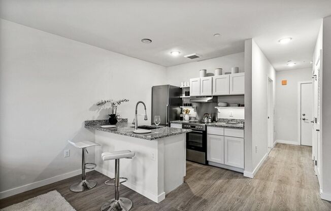 Studio, 1 bath, 425 sqft, $2,040, Unit 2M