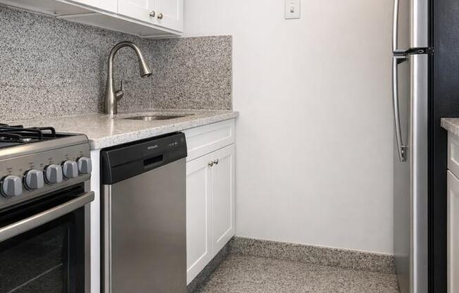 2 beds, 1 bath, 900 sqft, $5,400, Unit 9E