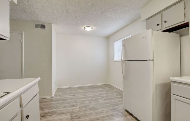 1 bed, 1 bath, 525 sqft, $916, Unit 8400-111