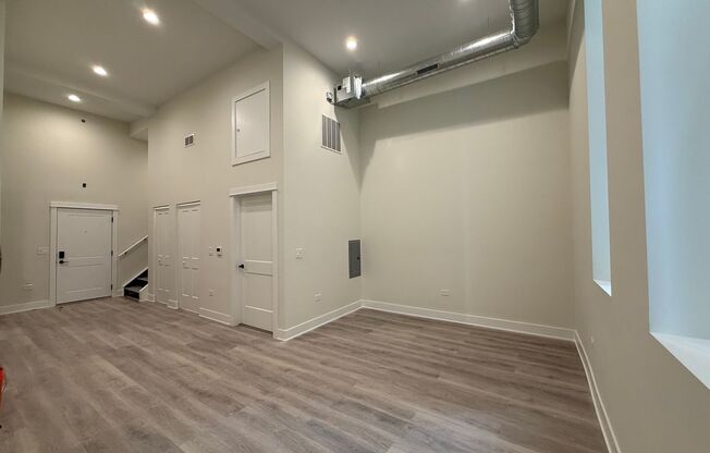 1 bed, 1.5 baths, 689 sqft, $3,375, Unit 208