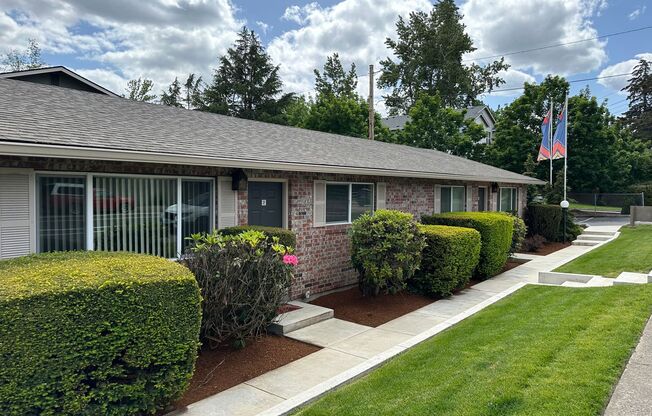 2 beds, 1 bath, 806 sqft, $1,549, Unit 48