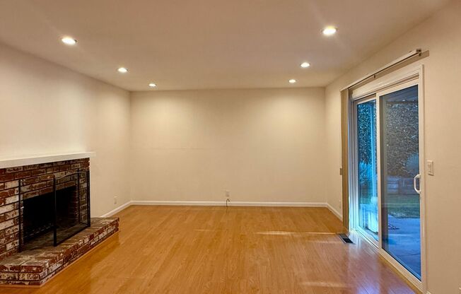 817/819 E Dana St