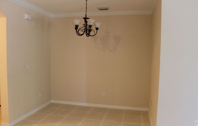 Beautiful ground floor unit in the Lakes of Windermere!