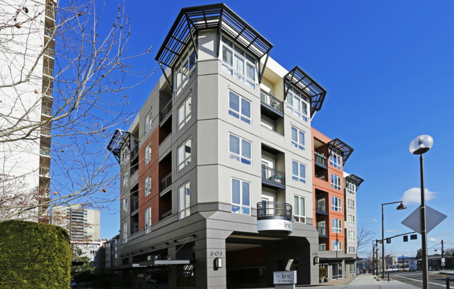 Pet Friendly Apartments in Downtown Portland, OR - Linc 245 Apartments Front Building View