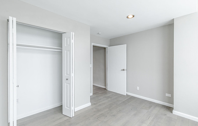 2 beds, 1 bath, 926 sqft, $2,741, Unit 1404