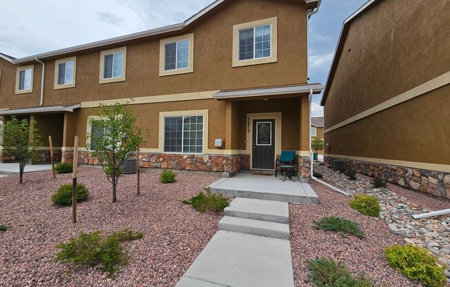 3 bed-3 bath Townhome with AC!!!