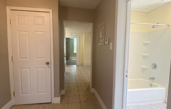 Spacious 1BR Apt now showing!