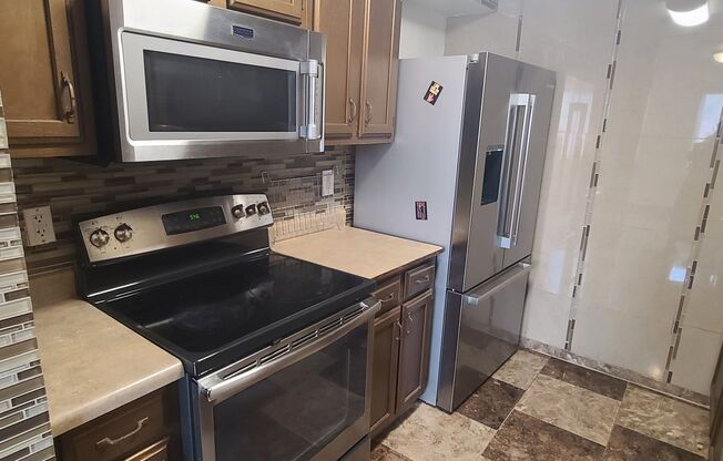 Spacious 3 BR+study/2.5 bath end-unit townhome w/balcony & patio!