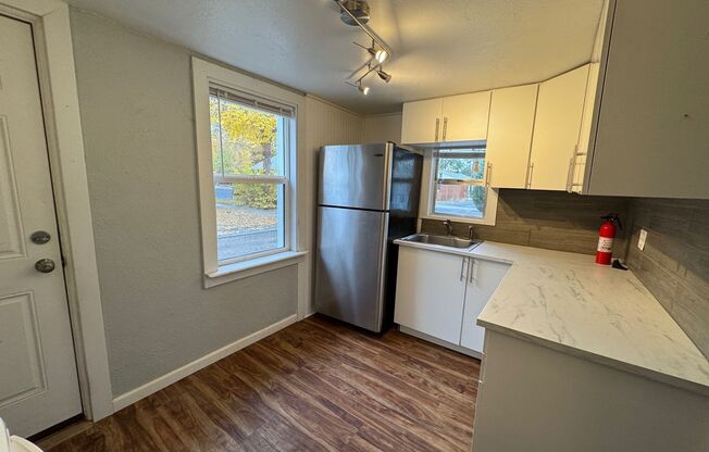 2 beds, 1 bath, $1,100