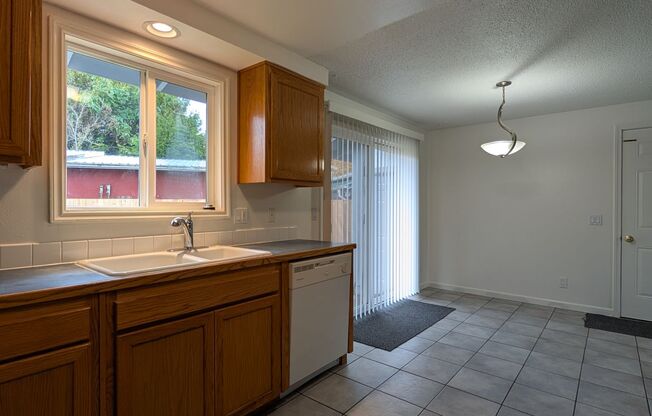 3 beds, 1 bath, $1,895