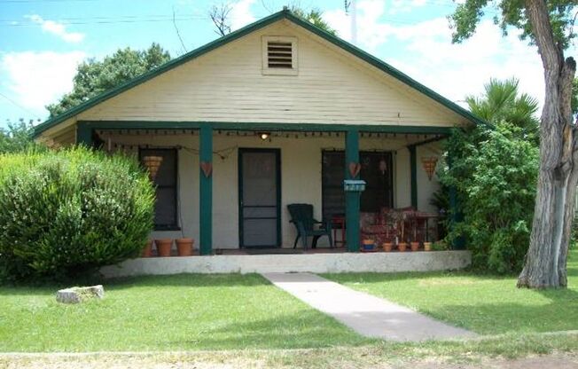 **Charming 2 Bedroom Home in Tempe – Available August 1**