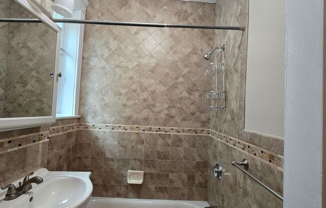 Short walk to Longwood! Steps to T! Large 1 bedroom w/Cute kitchen with eat-in alcove! (7/1)