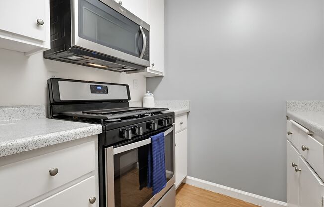 Studio, 1 bath, 476 sqft, $1,795, Unit 07