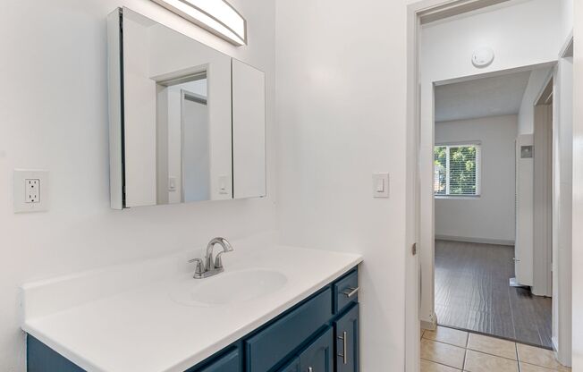 2 beds, 1 bath, 733 sqft, $2,195, Unit 07